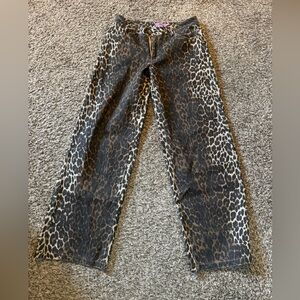 Edikted animal print/leopard Jeans NWT, size Medium!!!